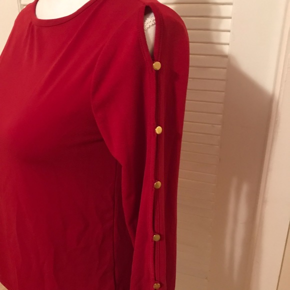 Red top with slit sleeve detail - Picture 3 of 5
